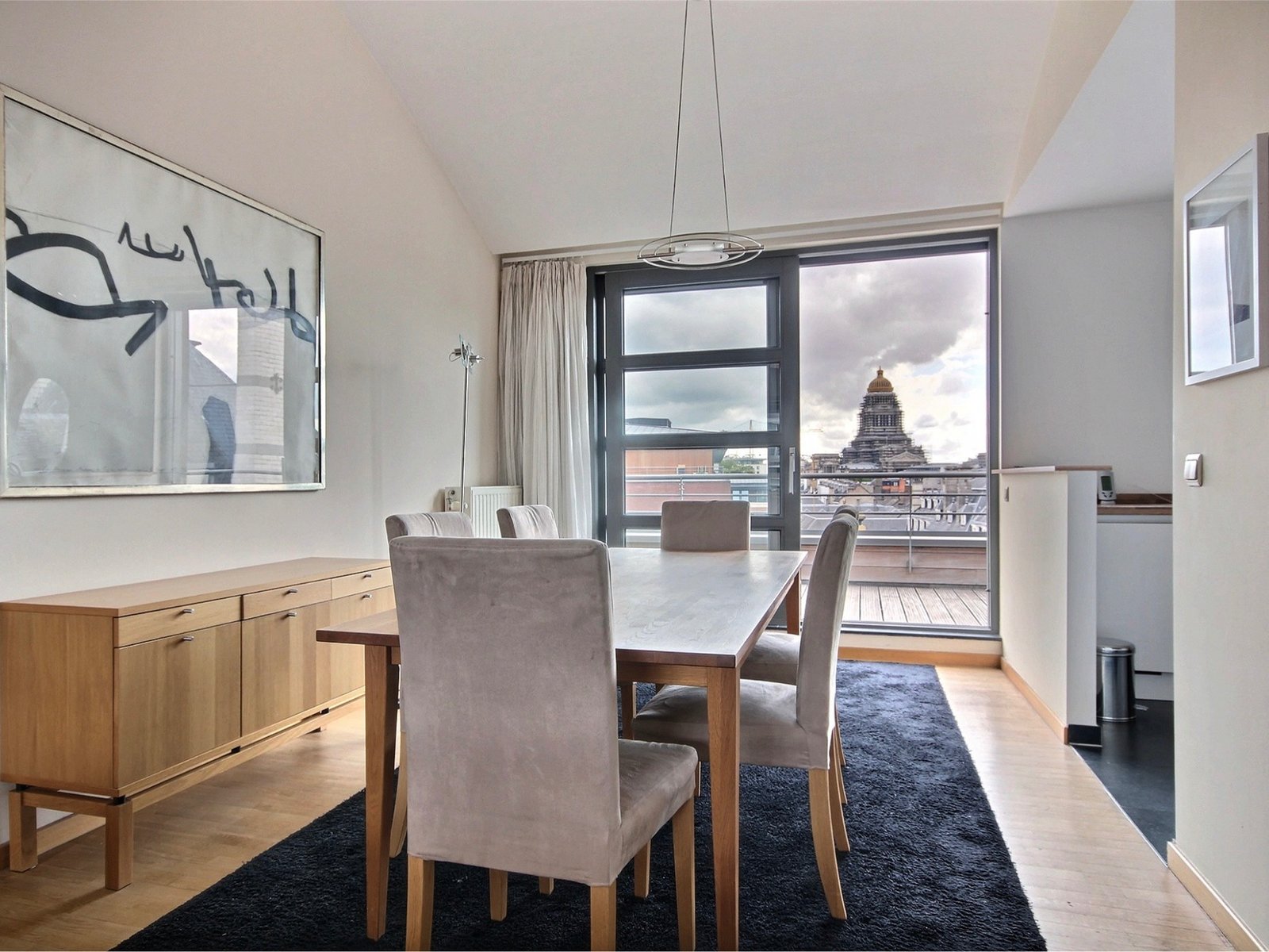 Sablon : Penthouse meublé 3 chambres + 2 Terrasses