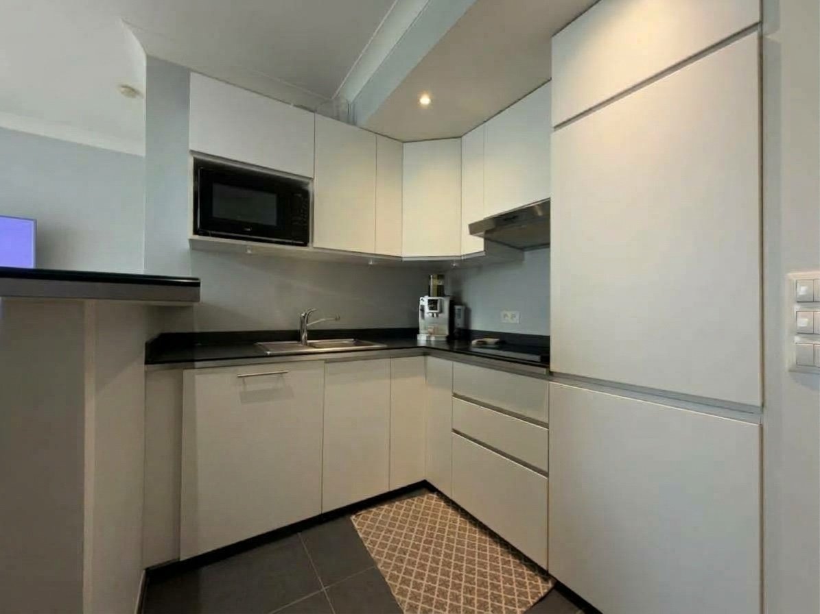 Étangs d'Ixelles : Appartement Studio + Terrasse — photo 6