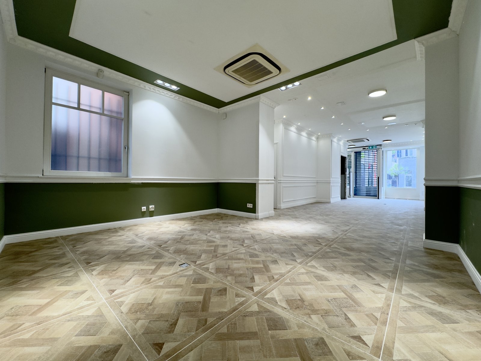 Cimetière Ixelles : Rez-de-chaussée commercial — photo 4