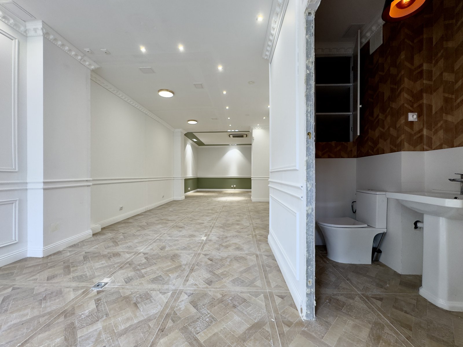 Cimetière Ixelles : Rez-de-chaussée commercial — photo 6