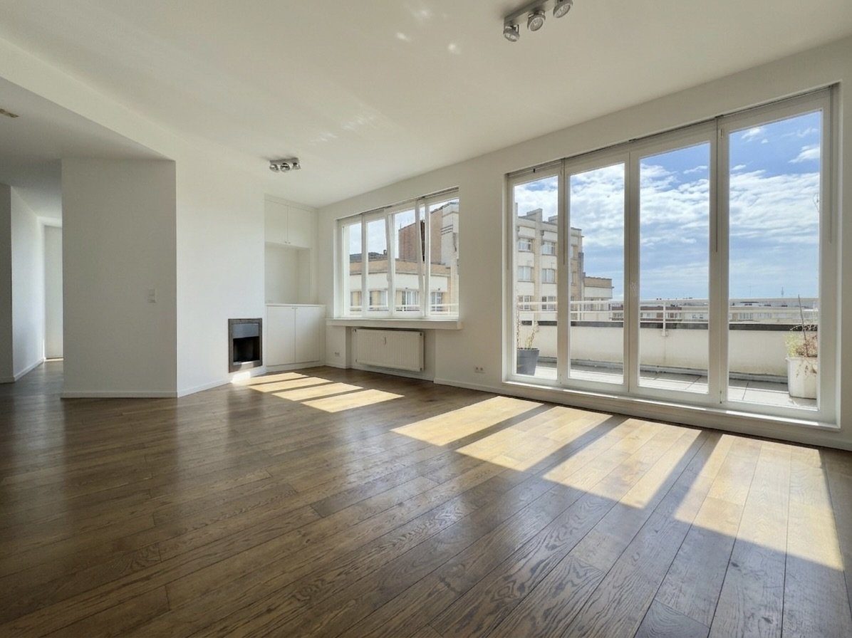 Flagey : Penthouse 2 chambres + Terrasse Sud