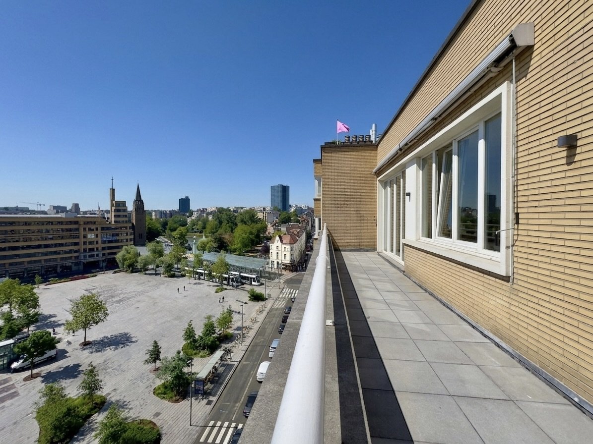 Flagey : Penthouse 2 chambres + Terrasse Sud — photo 2
