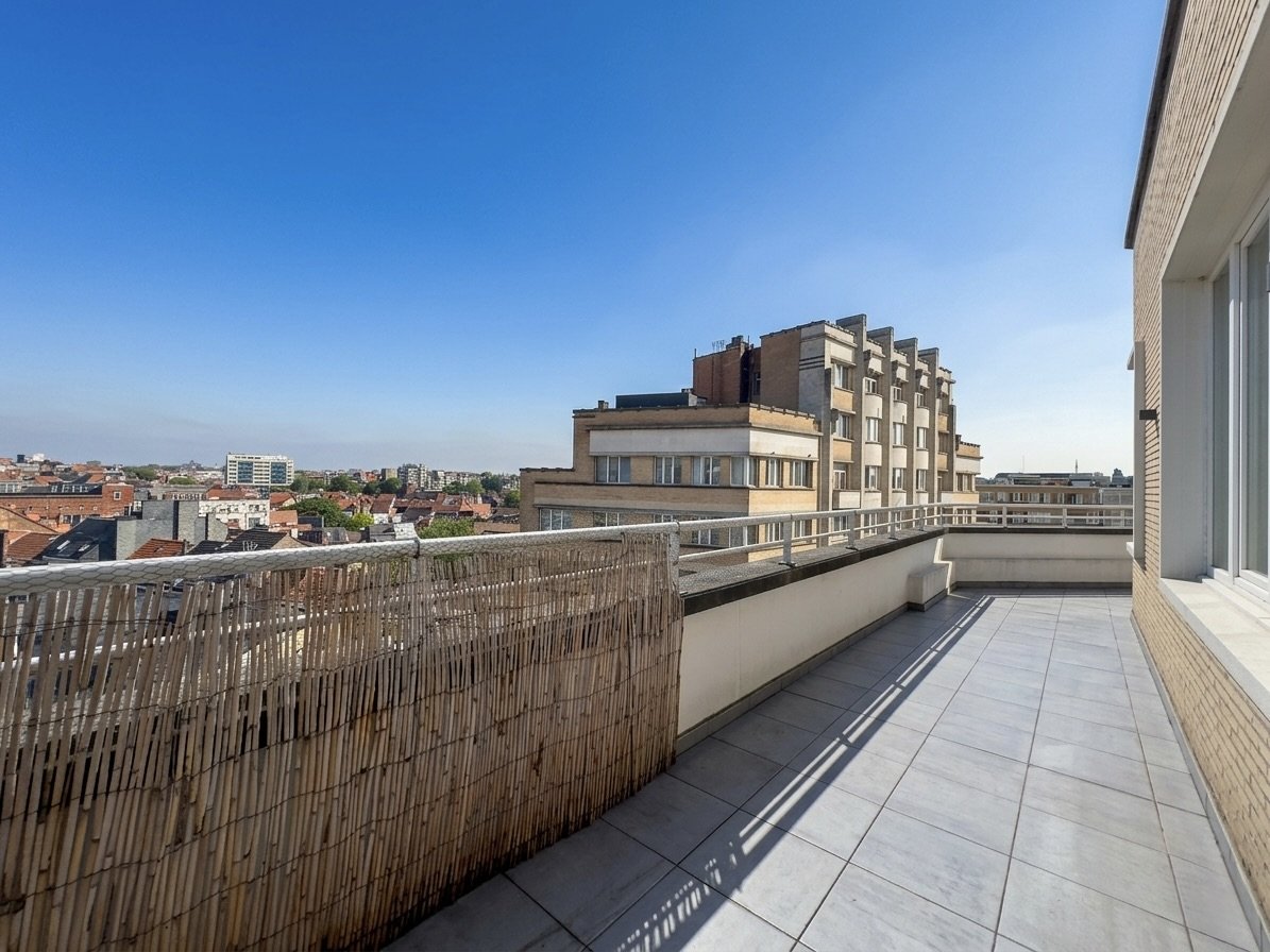 Flagey : Penthouse 2 chambres + Terrasse Sud — photo 6